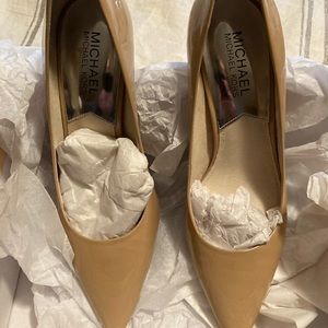 Michael Kors nude patent leather pumps size 6.5